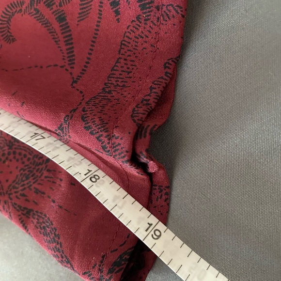 Maurice’s burgandy top size large - Picture 4 of 6